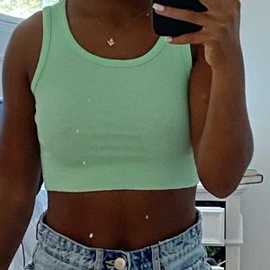 BRANDY MELVILLE CROPPED TANK